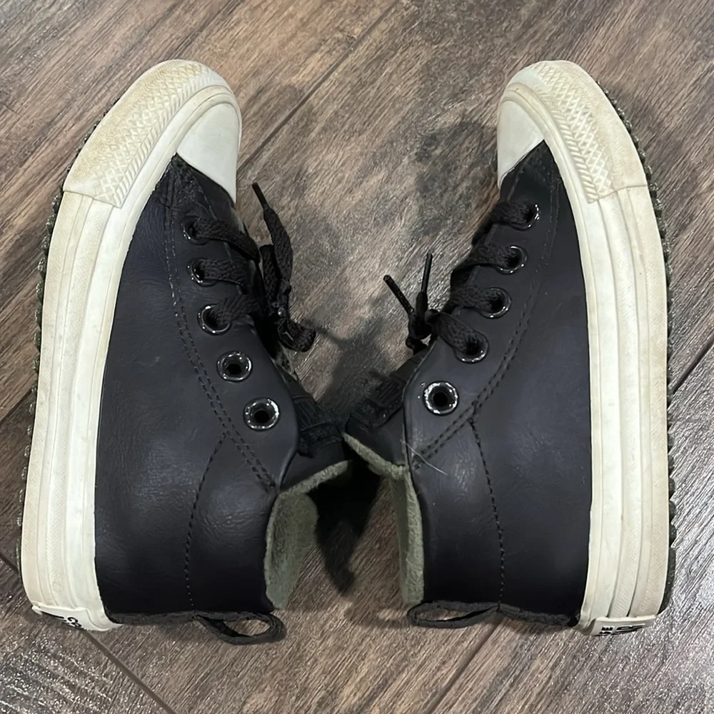 Converse All Star Chuck Taylor Youth 11 Leather Lace Up Shoes